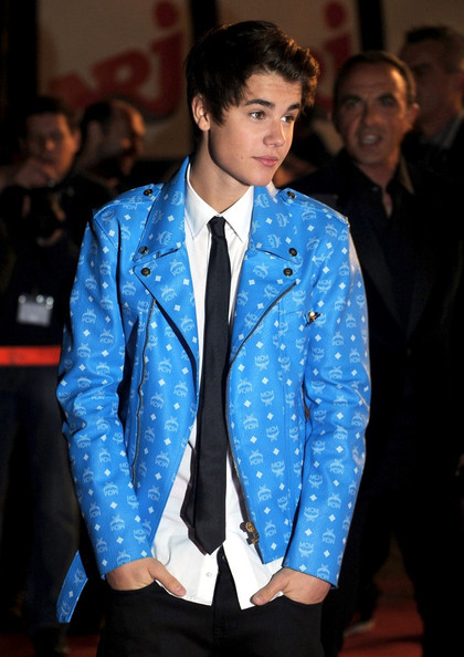 Justin-Bieber-wearing-TIA-Phenomenon-MCM-biker-motorcycle-jacket-NRJ-Awards Justin Bieber in a TIA Phenomenon MCM Jacket